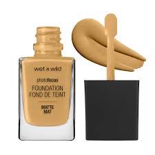 Wet N Wild Photo Focus Dewy Foundation Classic Beige (28ml)